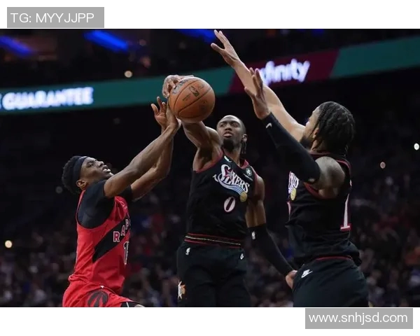 2015年NBA东部决赛骑士与老鹰第三场精彩对决回顾与分析 2015年NBA东部决赛骑士与老鹰第三场精彩对决回顾与分析